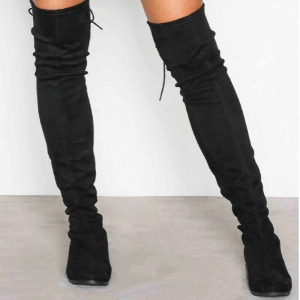 Supeerfina, buda, fel fria långa svarta boots, ser exakt ut som på bilden kan skicka bilder på de till seriösa köpare                      . Skor.