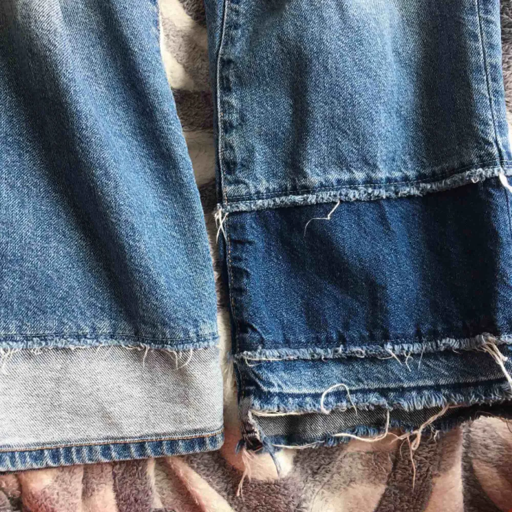 Är 171cm, gissar på att inseam på dessa är 29 inches. Midjan är 30 (76cm) på jeansen. Köparen står för frakten (63kr). Jeans & Byxor.