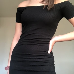 Klänning  - Klänning från Pull & Bear. Möts upp i Stockholm eller fraktar