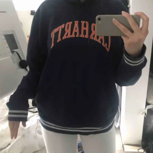 Hoodie - Carhartt hoodie i storlek L men passar S-L. 