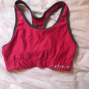 Sport bh - En rosa tränings bh i bra skick, storlek 34 men passar en 36 också 