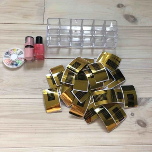  - Säljer lite nagel grejer🌸 40 stycken mallar två nagellack Ett ljus rosa och ett lite mörkare rosa, massa rosor i olika färger till dekorationer till naglar och sedan en nagellackshållare❤️😍