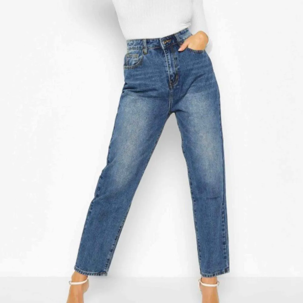 HELT NYA så snygga jeans från Boohoo, endast testade men var tyvärr lite stora på mig :( UK 8 eller 36. Jeans & Byxor.