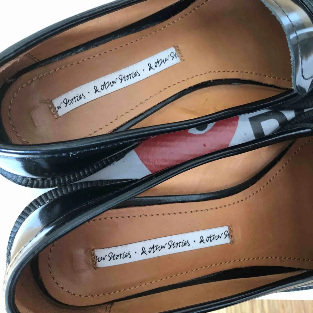 Superfina loafers från Other Stories i äkta läder. Endast använda ett fåtal gånger. Nypris: 990kr. Skor.