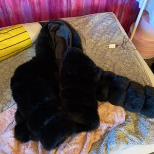Veraldo - Har aldrig använt denna fina pälsjackan☺️storlek xs men är liten för sin storlek/: fake päls☺️faux fur jacka, ny pris låg på 1200kr