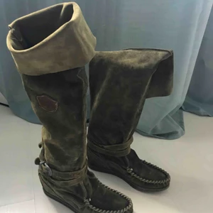  - Oanvända handgjorda stövlar från ”el vaquero”. Kilklack modell ”Huntress”.  Ordinariepris 3799kr