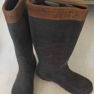  - Gummistövlar från Scorett. Knappt använda. Engelsk stil. 