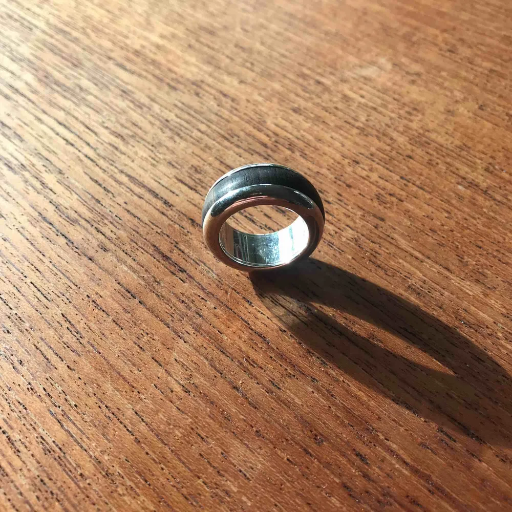 Stainless Steel Calvin Klein Ring! Aldrig använd, skriv för mätningar!. Accessoarer.