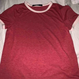  - Jättefin sommar topp från bikbok i storlek S, knappt använd. Nypris: 169, säljer för 95 +frakt.