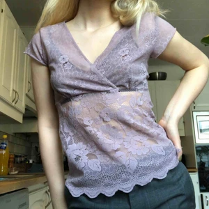  - Superfin ljuslila tröja köpt second hand! Använd fåtal gånger🥰
