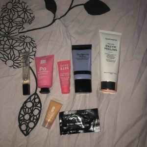  - Make up store - lipgloss transparent PO - sleeping mask  Sand&sky- exfoliating treatment  Kicks - pore refining priner Apolosophy - enzym peeling för akne och finnar + två gratis prover FRI FRAKT!!!!!!! 💗