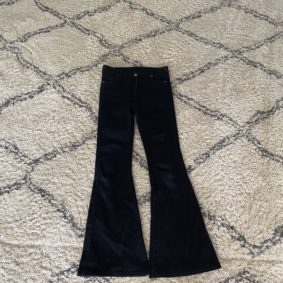 Svarta bootcut från drdenim