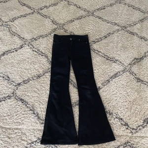 Svarta bootcut från drdenim - Är i bra skick