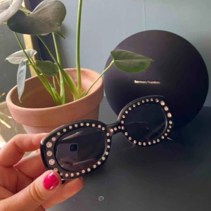  - Jättecoola brillor!! Minns inte vart jag köpte dom men endast använda under en konsert i somras!💜💗💘⚡️