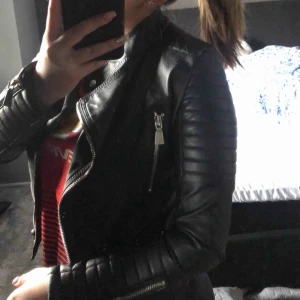  - Snygg skinnjacka från chiquelle