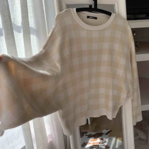  - Super fin rutig tröja som är använd 2-3 gånger! 
