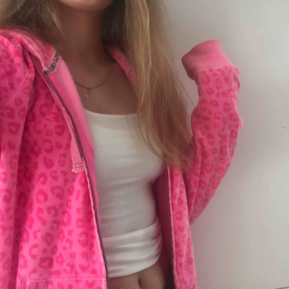 Snygg och jätteskön ziphoodie från PINK!! Köparen står för frakten💕 . Hoodies.