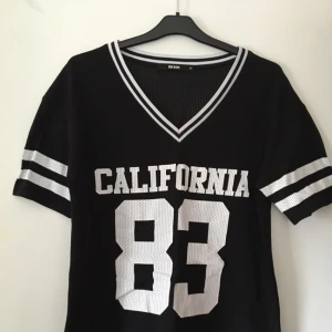  - Jättesnygg nättishirt basketinspirerad Använd fåtal gånger 