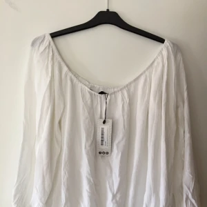  - Off shoulder, aldrig använd 