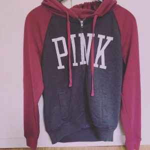  - Säljer denna munktröja med utomstående coola färger från Victoria Secret🍭🍭