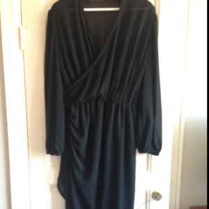  - Vintage tunt fing material. Snyggt omlottsydd.