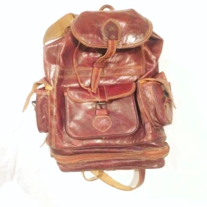  - Skitsnygg lackerad rygga i äkta läder! Från Sri lanka! Kaap 🎉