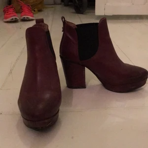  - Stövletter i läder från topshop. Mycket bra skick! 