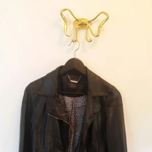  -  jacka skinnimitation från zara
använd fåtal gånger.
avhämtning ok.
frakt tillkommer.

