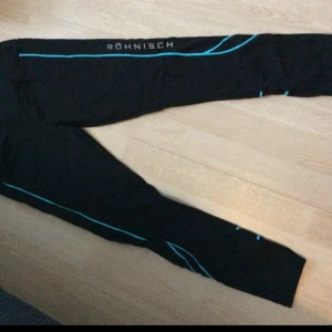  - Rönisch träningstights storlek M. Aldrig använda