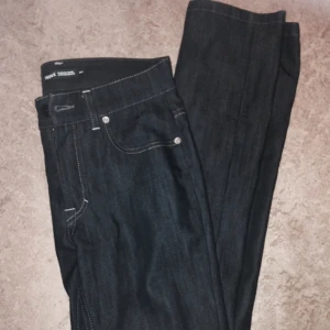  - Säljer mina Filippa K jeans. Oanvända. Har två par, en i storlek S och andra i XS. 