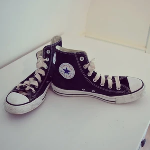  - Lite använda converse i färg svart. 