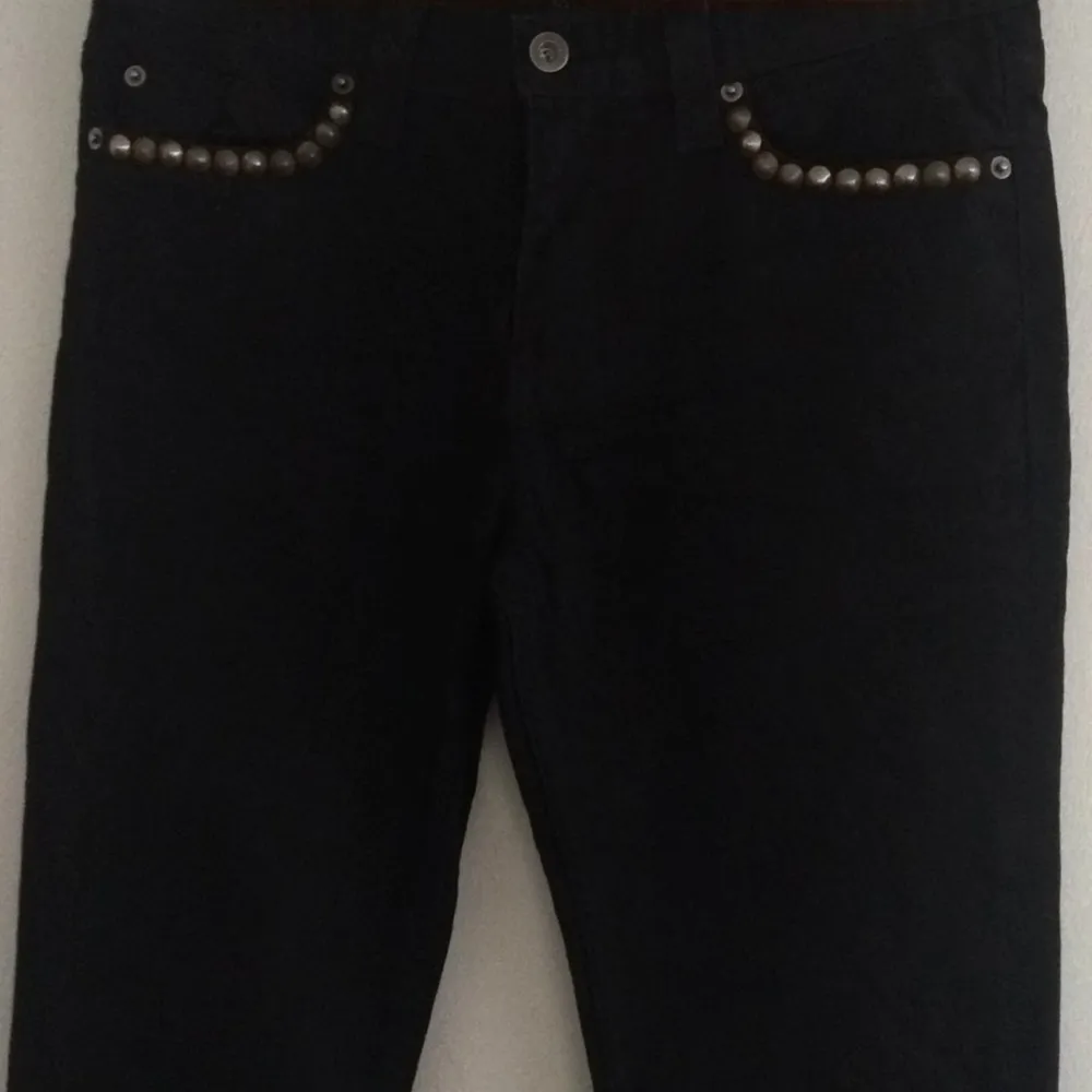 Studded, coated black jeans from Bess NYC. Inköpta i New York, sparsamt använda.   Långa! Bergis 36