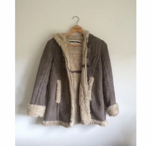  - Höst/vinter jacka från Top shop. Storleken är bort men jag tror den är xs/s