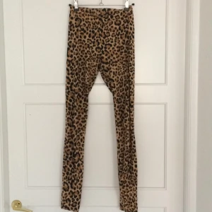  - Leopardtights från hm. Frakt 14kr 