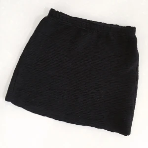  - Tight, någorlunda hög med indrag upptill från Topshop. 
100 % bomull 