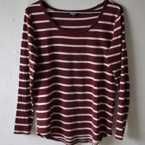  - Långärmad t-shirt från bokbok. Använd och säljes billigt. 