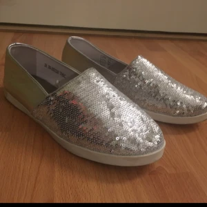  - Fina skor i storlek 38