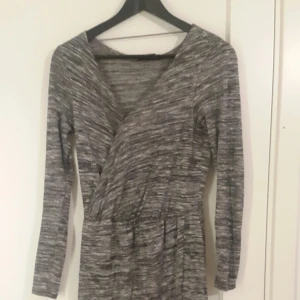  - använd 2gånger 
från kappahl 
passar xs till m
avhämtning ok, finns i sthlm
köparen står för frakt 