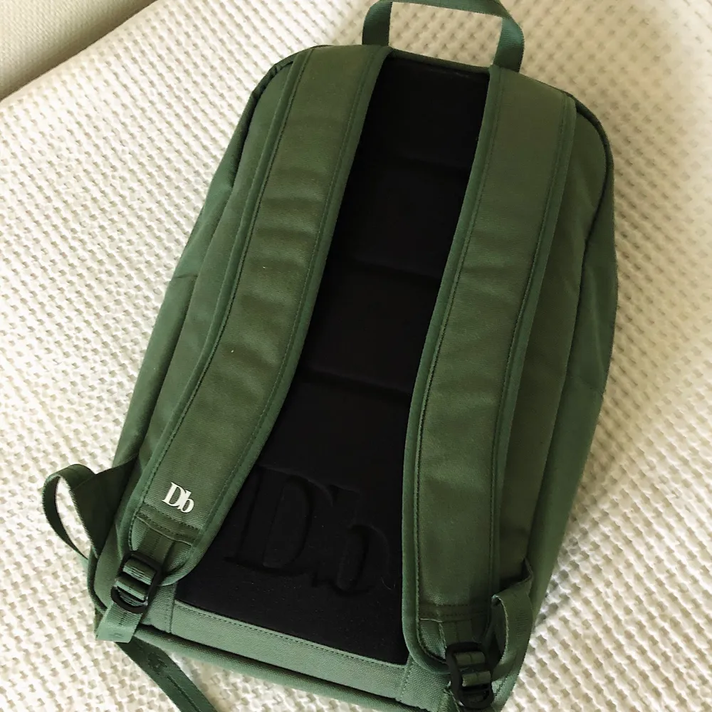 Skitsnygg ryggsäck från db, just denna modell finns inte längre kvar på hemsidan. Köpt för 5 månader sen för 1200 kr. Kan skickas om köparen betalar frakt! <3 . Väskor.