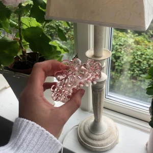 Hårklämmor - Mer hårklämmor!! Säljer dessa för 80kr styck ❤️  Upd: kolla bilderna för att se vad som är kvar! Måste lägga till frakt på 10kr då dessa är ömtåliga och kräver mycket paketering❤️ Annars kan jag mötas upp i Göteborg