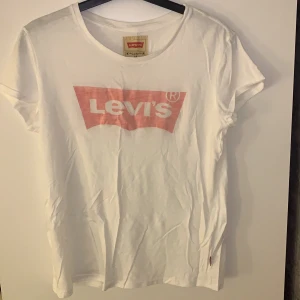 Levis tröja  - Helt ny Levis tröja! Stl 16 vilket motsvarar xs-s💖 Aldrig använd utan har endast legat i garderoben! Nypris 299, säljer för 90🥰