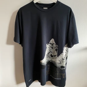 vintage nike - jättefin vintage nike-t-shirt med tryck, strl. M men ganska oversized