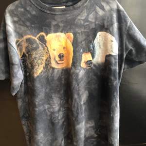 Superskön o cool T-shirt med björnar