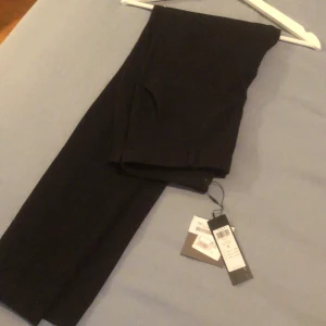 Kostymbyxa, Vila - Oanvänd kostymbyxa. Storlek S. Nypris 279:-