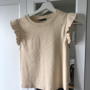 Topp från zara - Den är aldrig använd, st S. Kostat 180kr 