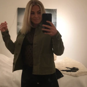 Jacka från morris - Jacka från Morris som jag köpte förra året men endast använt 1 gång. Säljer för 1000 ( nypris 2000)