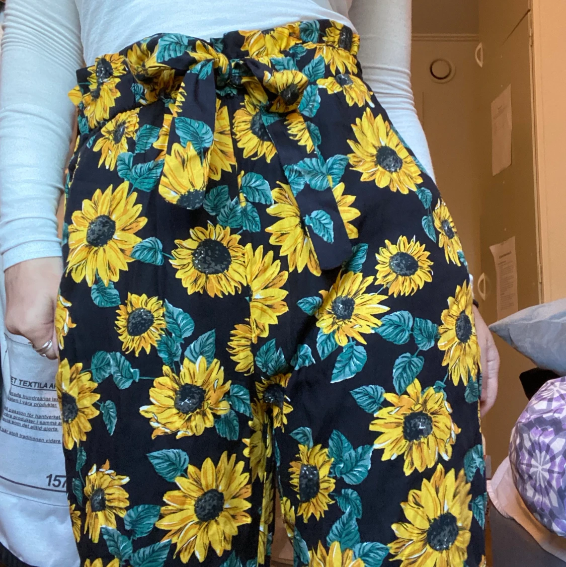 byxor med solrosor