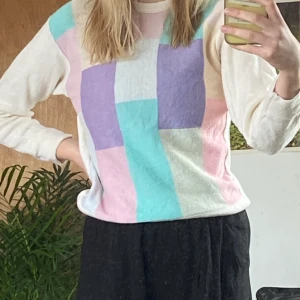 Mysig tröja  - Tröja köpt second hand i strl M men är mer som en S. Jag har använt den fåtal gånger då den är lite för liten 