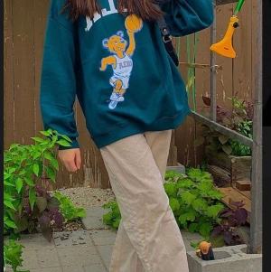 UCLA sweatshirt 🦋 - Säljer denna fina collegetröja från H&m, så sjukt skön och fin 🦋🥰 Säljer för 250kr + 64kr frakt 💖