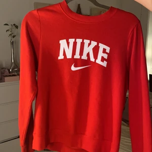 Röd niketröja! - Använd 1 gång!! Buda❤️